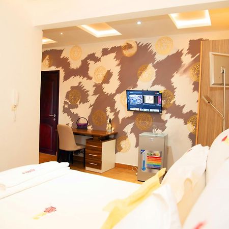 Residence Le Sommet - Chambre Versace Douala Luaran gambar