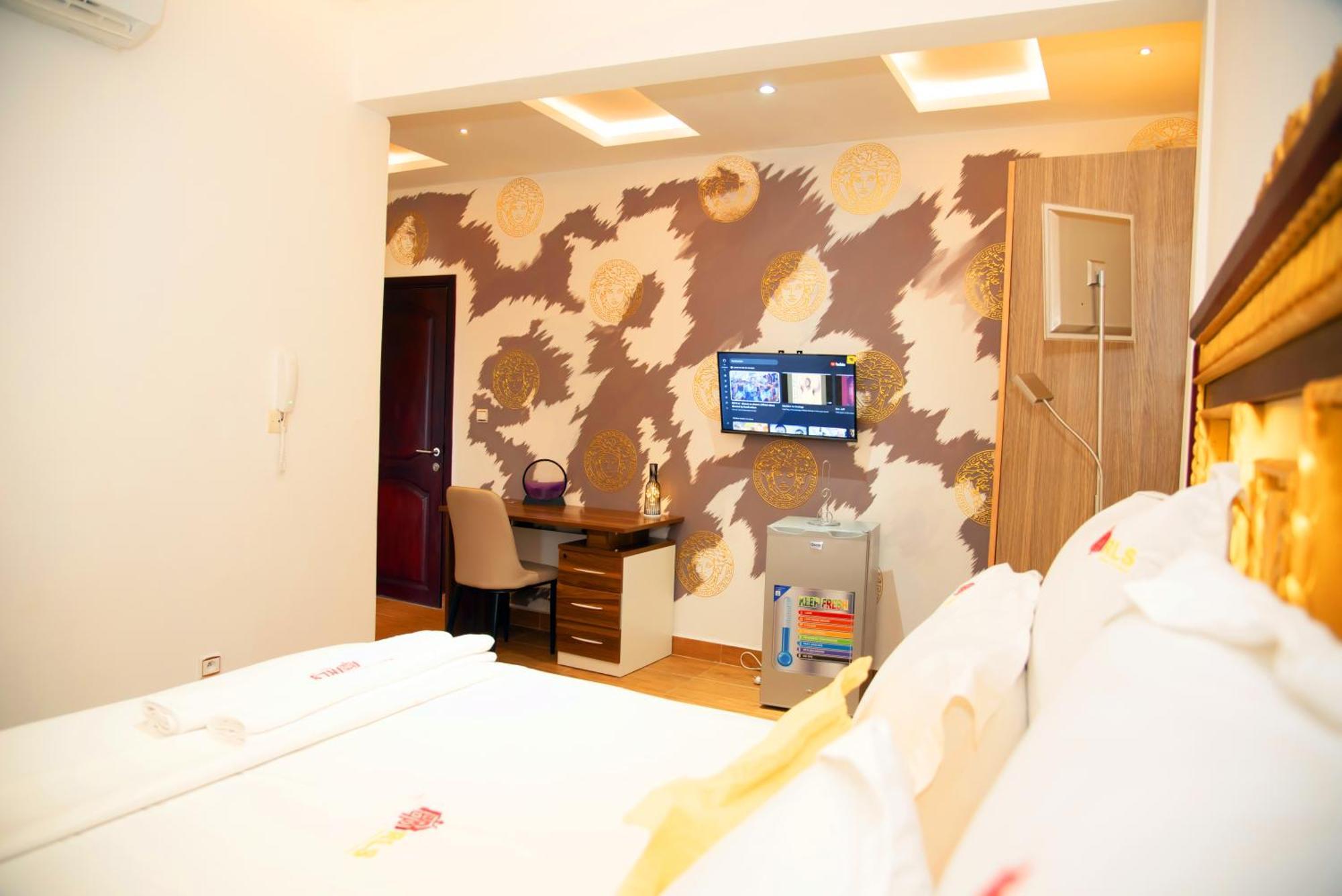 Residence Le Sommet - Chambre Versace Douala Luaran gambar