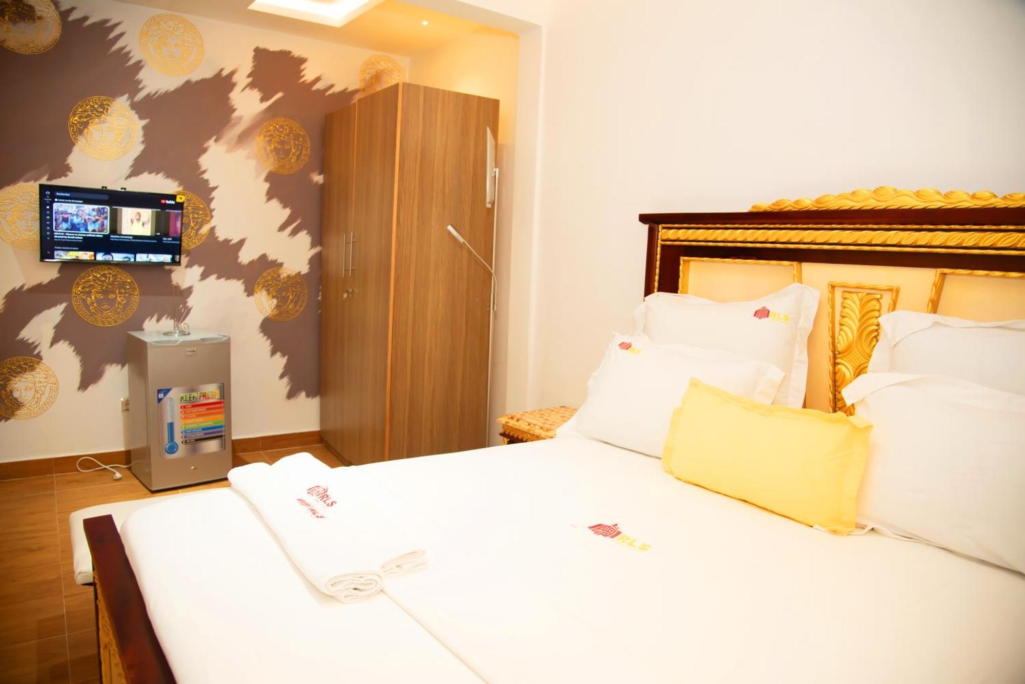 Residence Le Sommet - Chambre Versace Douala Luaran gambar